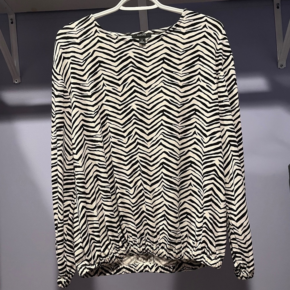 Alfani Size Medium Black and White Top